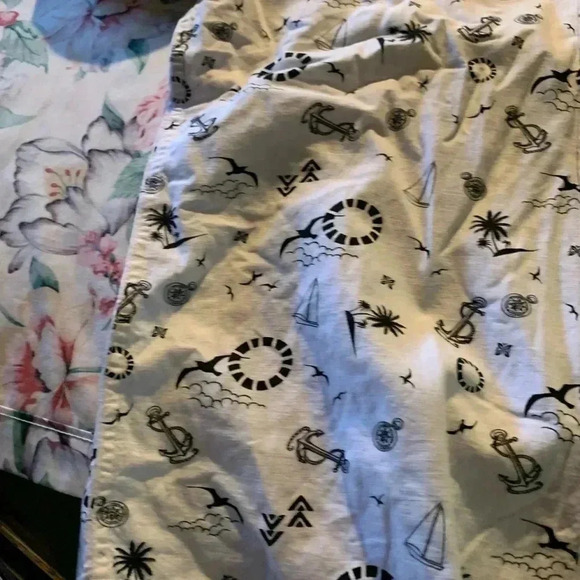 Modern Amusement Button Down Men’s Shirt Size Large Short Sleeve with Collar - Picture 3 of 13